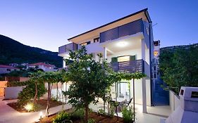 Apartmani Dule Komiza